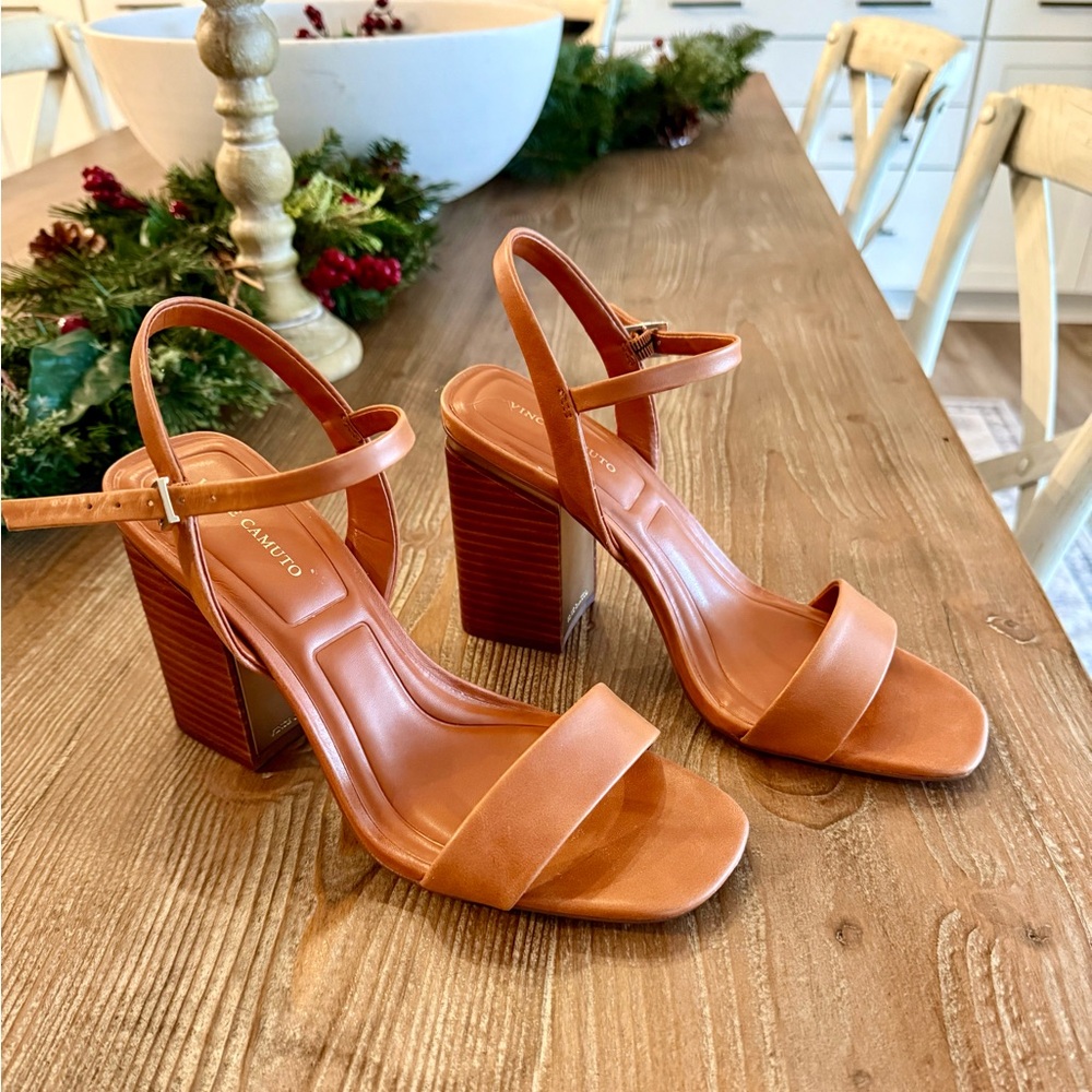 Vince Camuto | Herrica Heel Sandal | Warm Caramel | 7